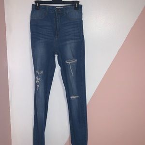 high rise dark ripped jeans🤍